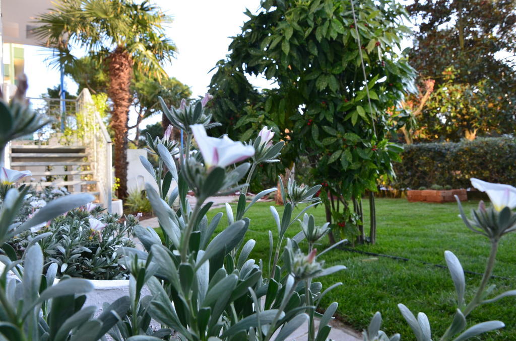 Hotel Mirage Milano Marittima Exteriör bild