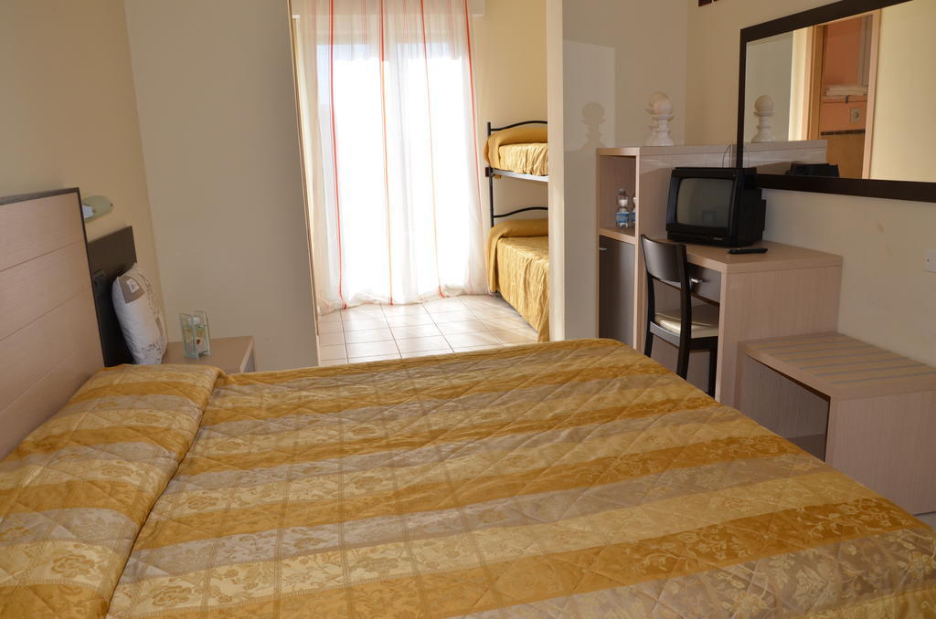 Hotel Mirage Milano Marittima Exteriör bild