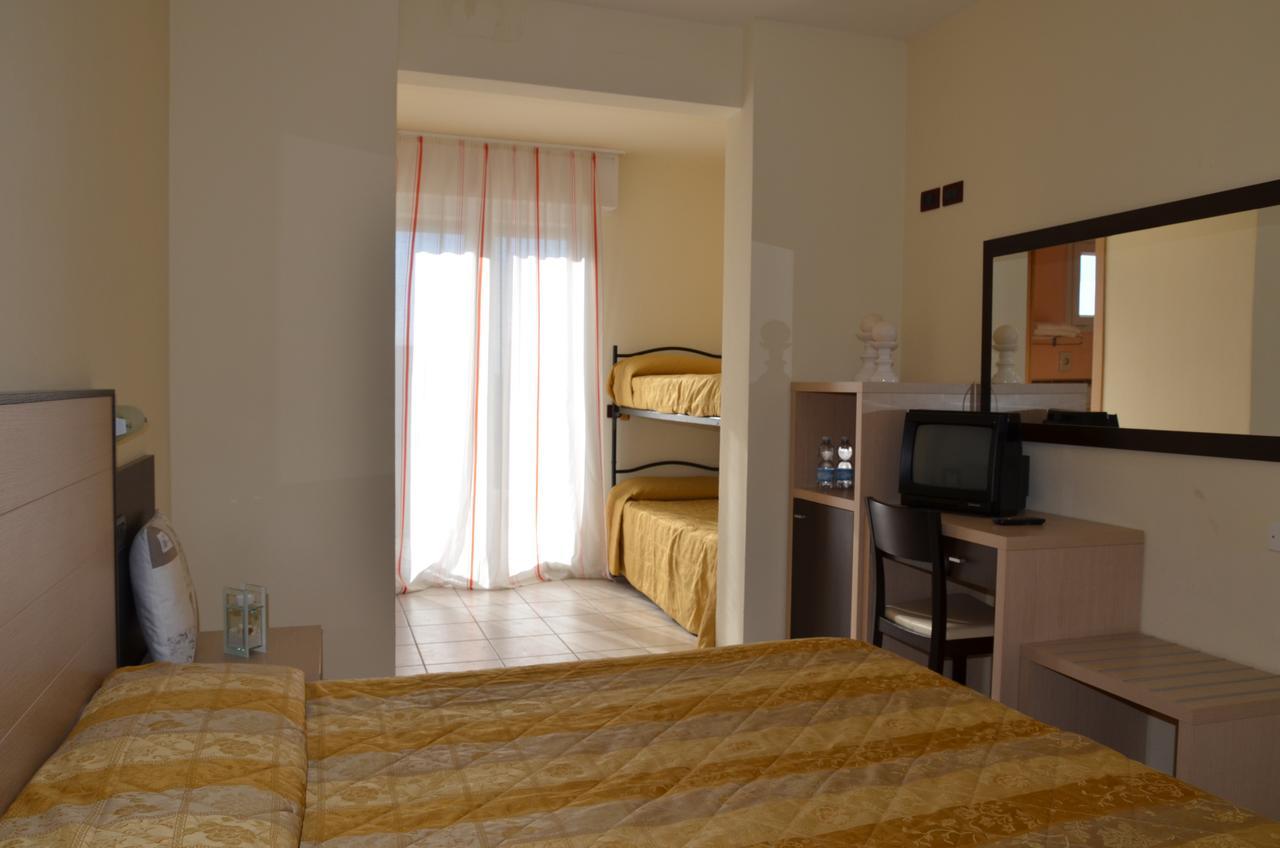 Hotel Mirage Milano Marittima Exteriör bild
