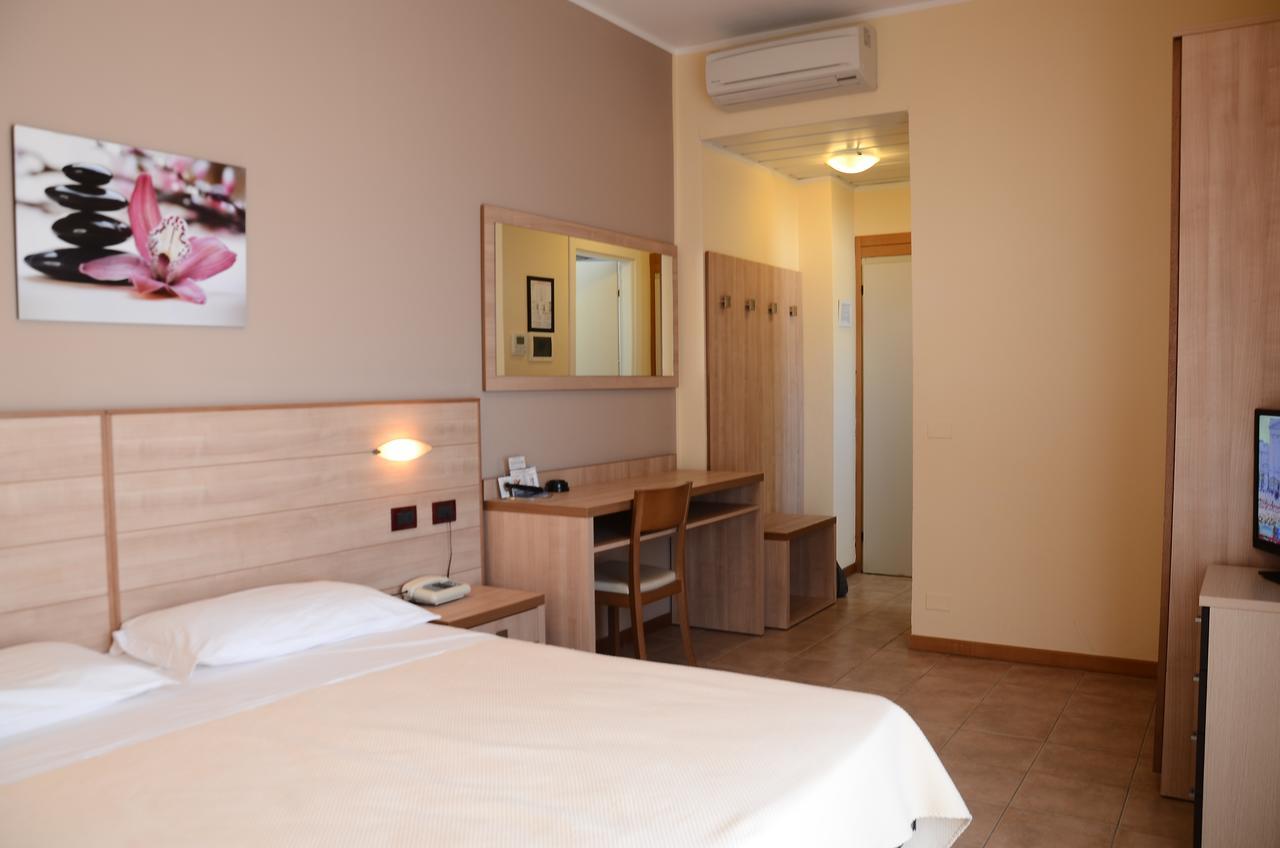 Hotel Mirage Milano Marittima Exteriör bild