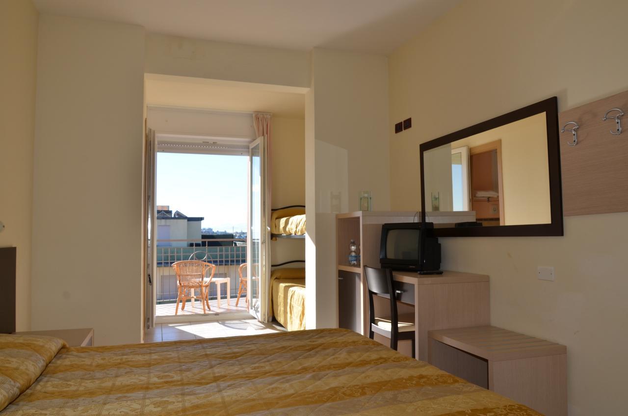 Hotel Mirage Milano Marittima Exteriör bild