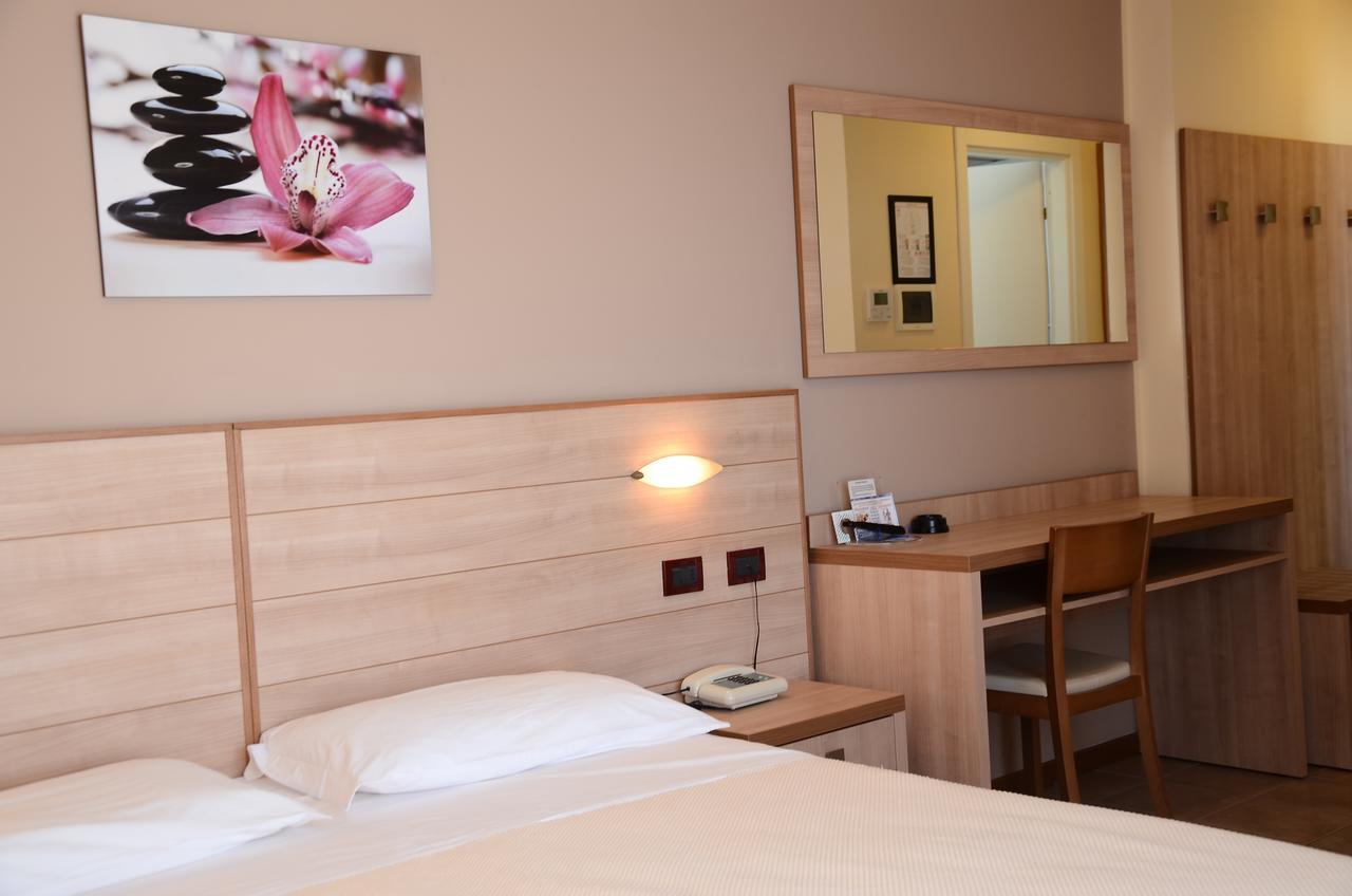 Hotel Mirage Milano Marittima Exteriör bild
