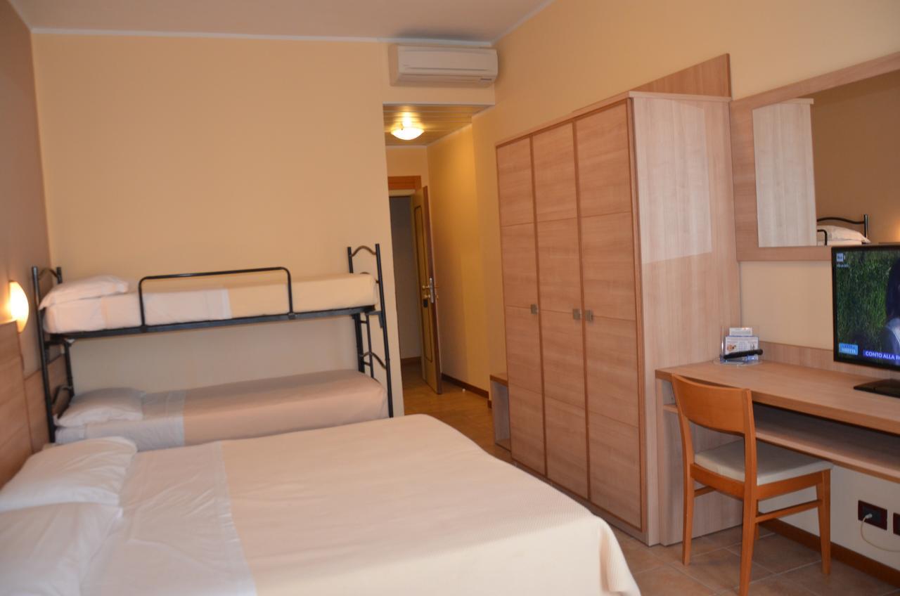 Hotel Mirage Milano Marittima Exteriör bild